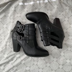 Heeled leather booties